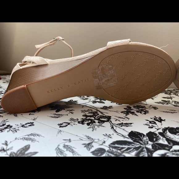 Kelly&Katie wedge - Picture 6 of 8